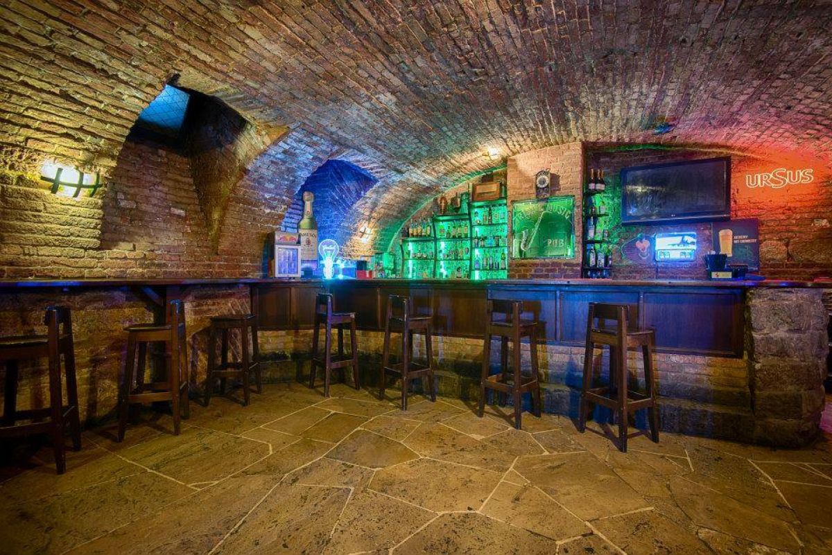 Irish & Music Pub